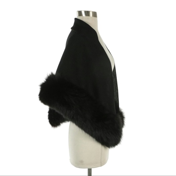 Women’s Black Fox Fur Trimmed Triangular Shawl - Picture 2 of 4